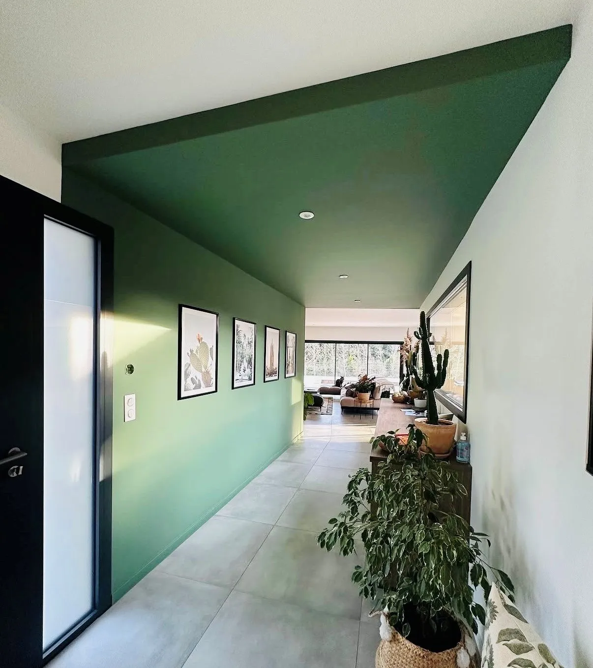 Couloir peinture verte géométrique mur et plafond Aude — LK Peinture